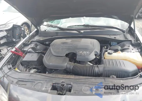 2016 Chrysler 300 Anniversary Edition z USA, uszkodzony, nr VIN 2C3CCAAG3GH224489